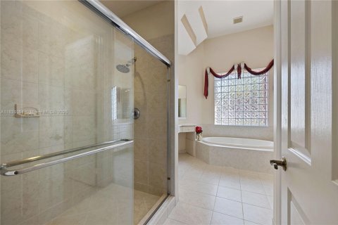 House in Plantation, Florida 5 bedrooms, 265.51 sq.m. № 1828317 - photo 5
