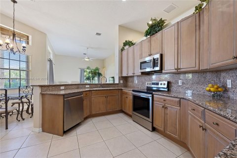House in Plantation, Florida 5 bedrooms, 265.51 sq.m. № 1828317 - photo 20