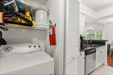 Condo in Orlando, Florida, 2 bedrooms  № 1849244 - photo 13