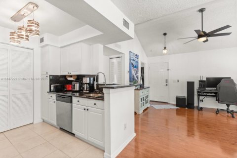 Condo in Orlando, Florida, 2 bedrooms  № 1849244 - photo 4