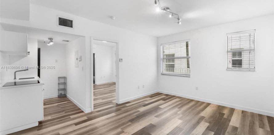 Condo in Miami Beach, Florida, 1 bedroom № 1846206
