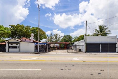 Propiedad comercial en venta en Miami, Florida № 1957502 - foto 3
