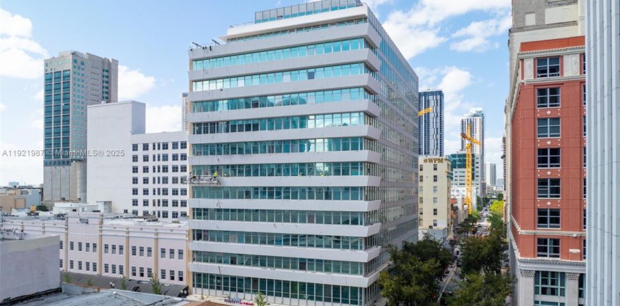 Propiedad comercial en Miami, Florida № 2154377