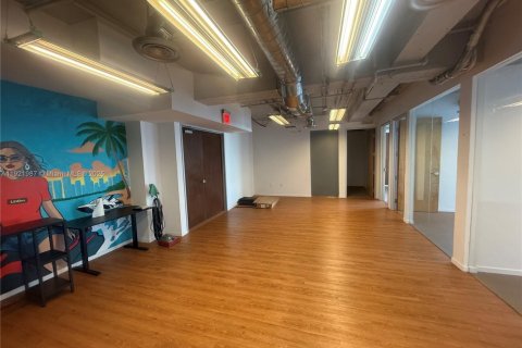 Propiedad comercial en venta en Miami, Florida № 2154377 - foto 3