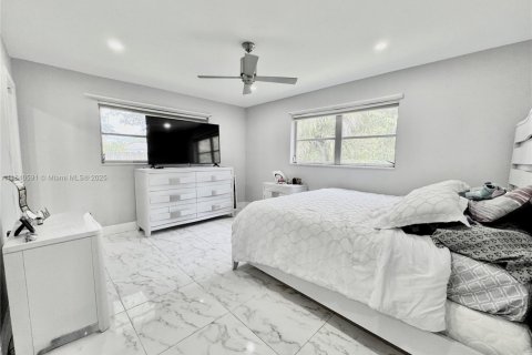 House in Plantation, Florida 3 bedrooms, 130.99 sq.m. № 1830194 - photo 19