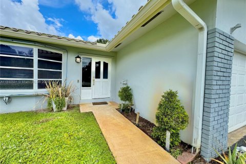 House in Plantation, Florida 3 bedrooms, 130.99 sq.m. № 1830194 - photo 28