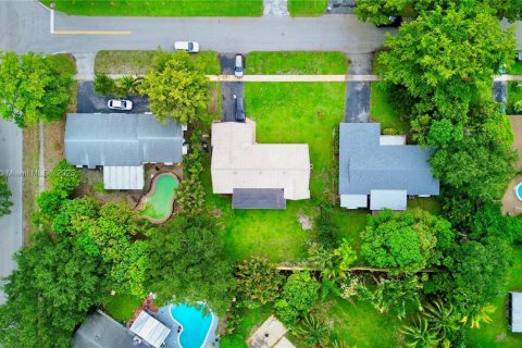 House in Plantation, Florida 3 bedrooms, 130.99 sq.m. № 1830194 - photo 29