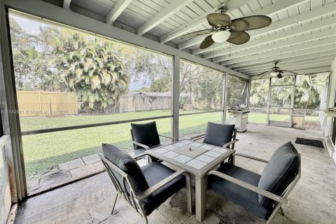 House in Plantation, Florida 3 bedrooms, 130.99 sq.m. № 1830194 - photo 22