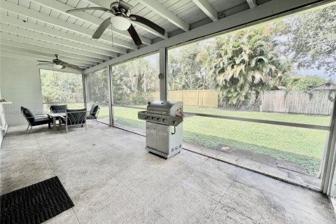 House in Plantation, Florida 3 bedrooms, 130.99 sq.m. № 1830194 - photo 21