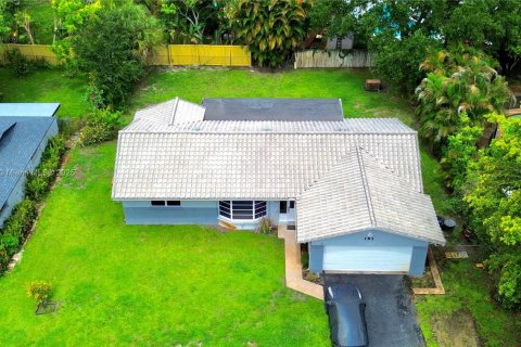 House in Plantation, Florida 3 bedrooms, 130.99 sq.m. № 1830194 - photo 12