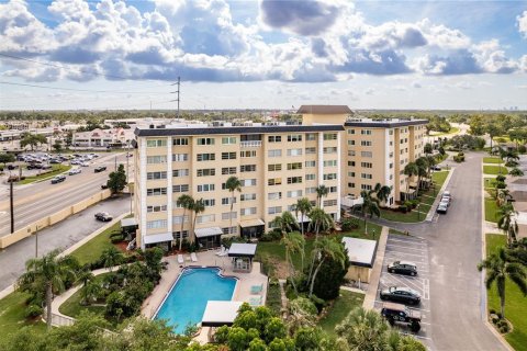 Condo in Seminole, Florida, 2 bedrooms  № 1847239 - photo 29