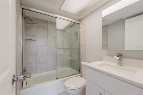 Condo in Seminole, Florida, 2 bedrooms  № 1847239 - photo 18