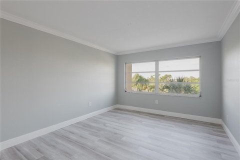 Condo in Seminole, Florida, 2 bedrooms  № 1847239 - photo 17