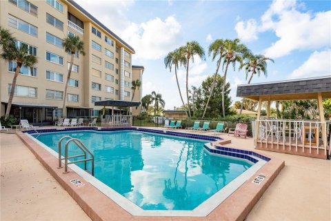 Condo in Seminole, Florida, 2 bedrooms  № 1847239 - photo 22