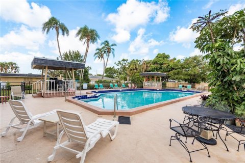 Condo in Seminole, Florida, 2 bedrooms  № 1847239 - photo 23