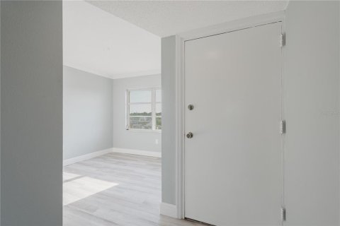Condo in Seminole, Florida, 2 bedrooms  № 1847239 - photo 5