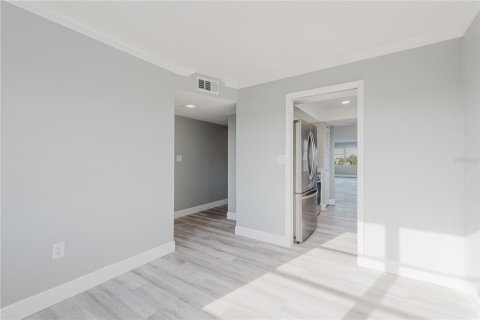 Condo in Seminole, Florida, 2 bedrooms  № 1847239 - photo 14