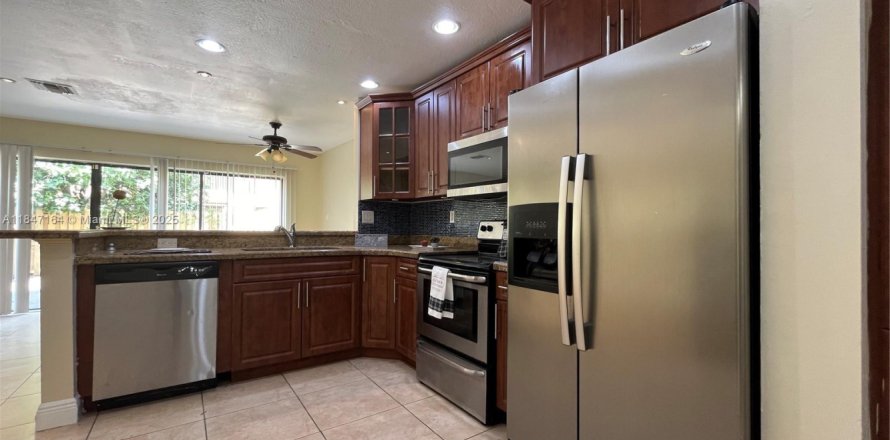 Touwnhouse à Sunrise, Floride 3 chambres, 119.01 m2 № 1936161