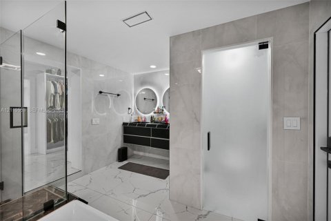 Villa ou maison à vendre à Miami, Floride: 4 chambres, 243.68 m2 № 2432298 - photo 27