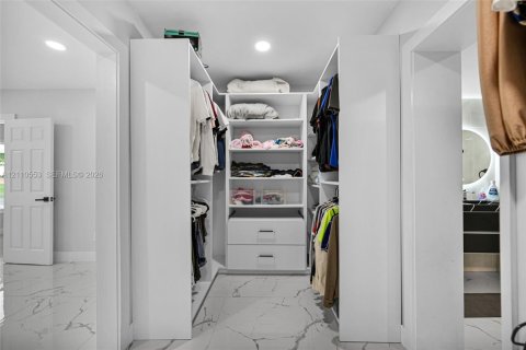 Villa ou maison à vendre à Miami, Floride: 4 chambres, 243.68 m2 № 2432298 - photo 23