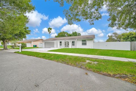 Villa ou maison à vendre à Miami, Floride: 4 chambres, 243.68 m2 № 2432298 - photo 2