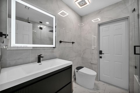 Villa ou maison à vendre à Miami, Floride: 4 chambres, 243.68 m2 № 2432298 - photo 29