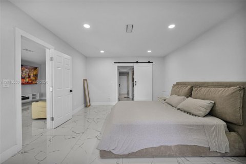 Villa ou maison à vendre à Miami, Floride: 4 chambres, 243.68 m2 № 2432298 - photo 21