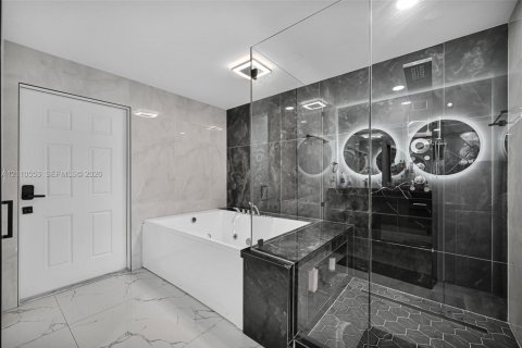 Villa ou maison à vendre à Miami, Floride: 4 chambres, 243.68 m2 № 2432298 - photo 26
