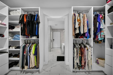 Villa ou maison à vendre à Miami, Floride: 4 chambres, 243.68 m2 № 2432298 - photo 22