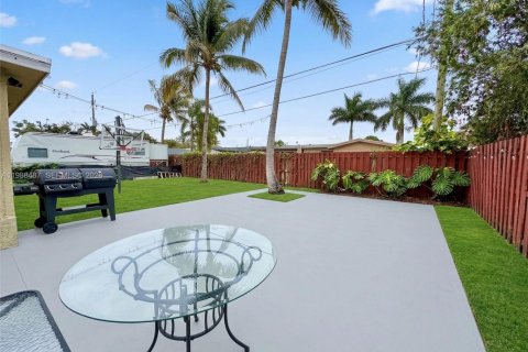 House in Sunrise, Florida 2 bedrooms, 115.85 sq.m. № 2050570 - photo 11