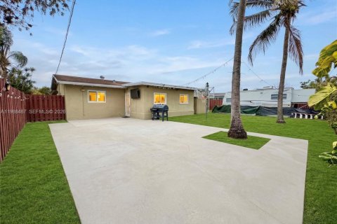 House in Sunrise, Florida 2 bedrooms, 115.85 sq.m. № 2050570 - photo 10