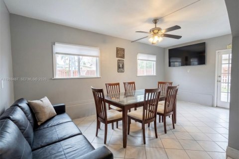 House in Sunrise, Florida 2 bedrooms, 115.85 sq.m. № 2050570 - photo 9