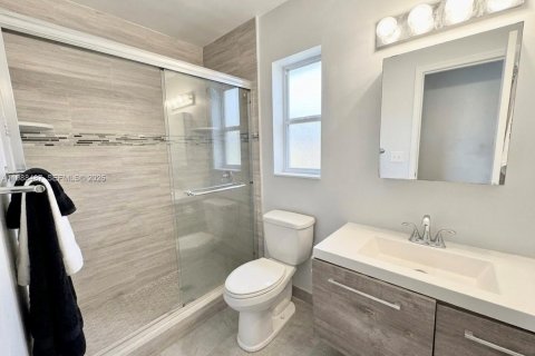 House in Sunrise, Florida 2 bedrooms, 115.85 sq.m. № 2050570 - photo 6