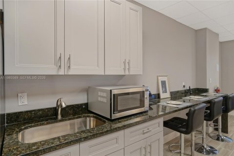 Immobilier commercial à vendre à North Miami, Floride № 2048091 - photo 2