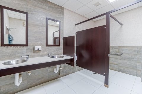 Immobilier commercial à vendre à North Miami, Floride № 2048091 - photo 18