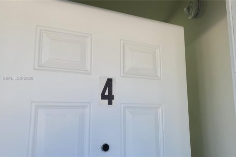 Квартира в Опа-Локка, Флорида 2 спальни, 78.97м2 № 2005309