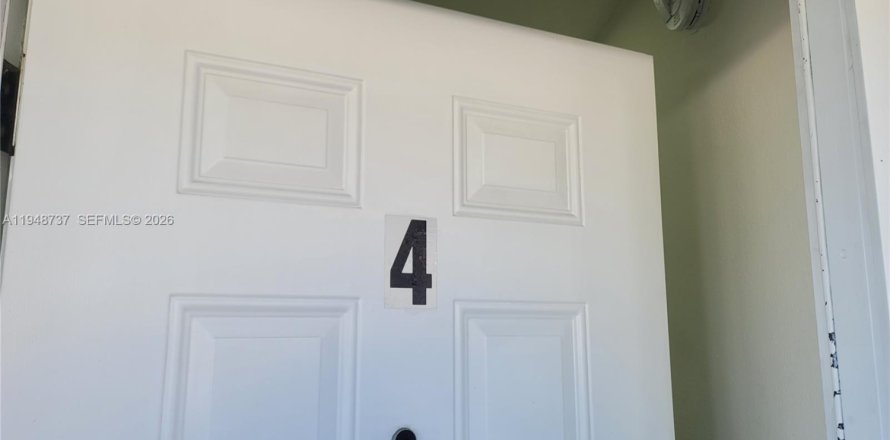 Квартира в Опа-Локка, Флорида 2 спальни, 78.97м2 № 2005309