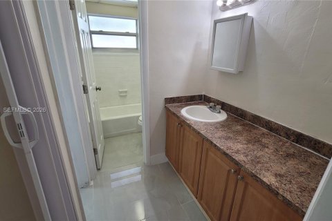 Снять в аренду квартиру в Опа-Локка, Флорида 2 спальни, 78.97м2, № 2005309 - фото 13