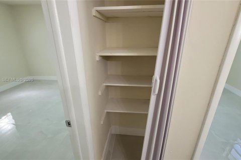 Снять в аренду квартиру в Опа-Локка, Флорида 2 спальни, 78.97м2, № 2005309 - фото 15