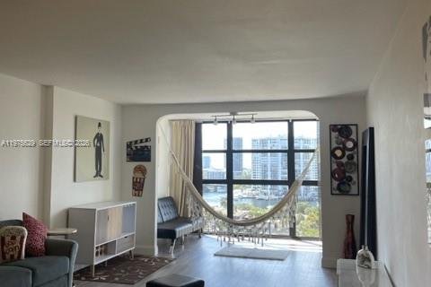 Condominio en alquiler en Hallandale Beach, Florida, 1 dormitorio, 85.01 m2 № 2079187 - foto 21