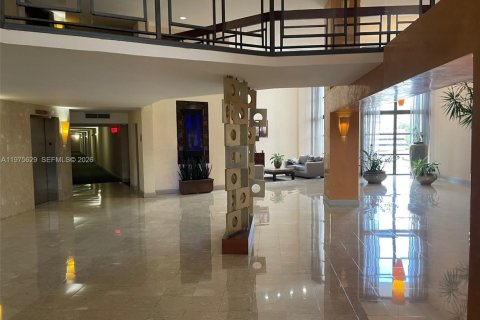 Condominio en alquiler en Hallandale Beach, Florida, 1 dormitorio, 85.01 m2 № 2079187 - foto 5