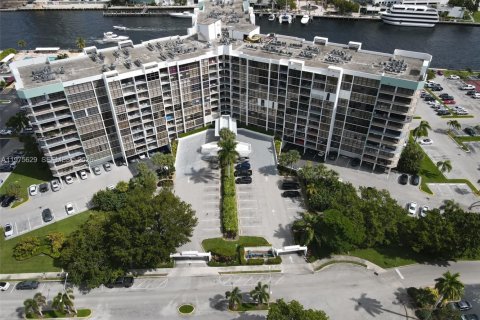 Condominio en alquiler en Hallandale Beach, Florida, 1 dormitorio, 85.01 m2 № 2079187 - foto 3
