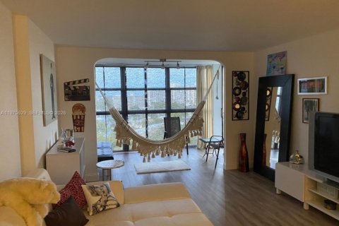 Condominio en alquiler en Hallandale Beach, Florida, 1 dormitorio, 85.01 m2 № 2079187 - foto 19
