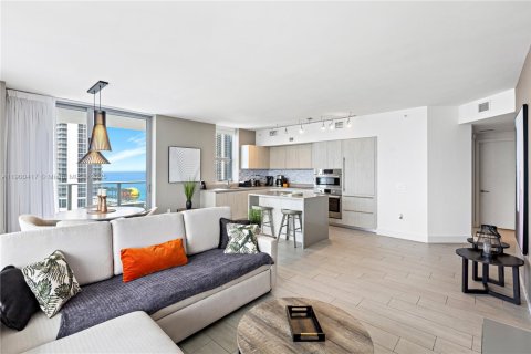 Condo in Hollywood, Florida, 2 bedrooms № 2081688 - photo 5