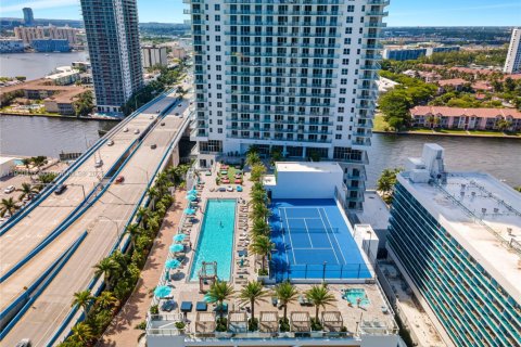 Condo in Hollywood, Florida, 2 bedrooms № 2081688 - photo 3