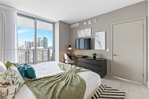 Condo in Hollywood, Florida, 2 bedrooms № 2081688 - photo 13