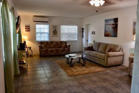 House in Homosassa, Florida 4 bedrooms, 227.24 sq.m. № 1750007 - photo 10