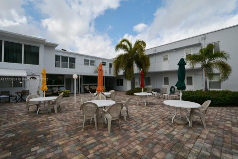 Condo in Lauderdale-by-the-Sea, Florida  № 1861102 - photo 19