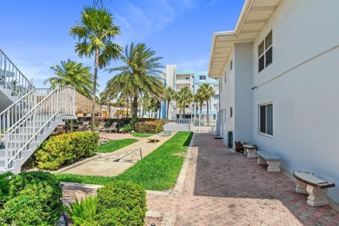 Condo in Lauderdale-by-the-Sea, Florida  № 1861102 - photo 22