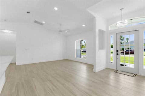 Villa ou maison à vendre à North Port, Floride: 3 chambres, 117.99 m2 № 1825094 - photo 4